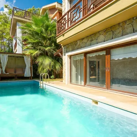 Gocek Deniz Manzarali 4+2 Sami Сasa de vacaciones Fethiye